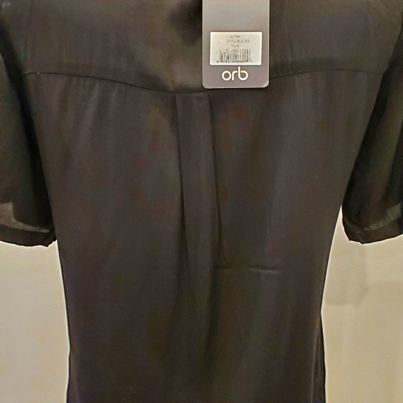 Orb Sutton Button Down Short Sleeve Top - Picture 4 of 5